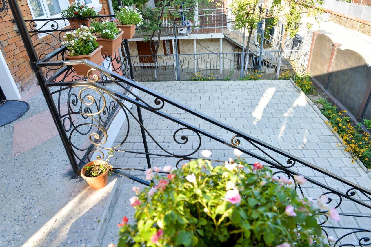 Bibi Hotel Kutaisi Exterior photo