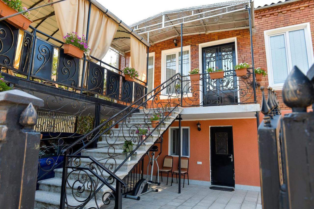 Bibi Hotel Kutaisi Exterior photo